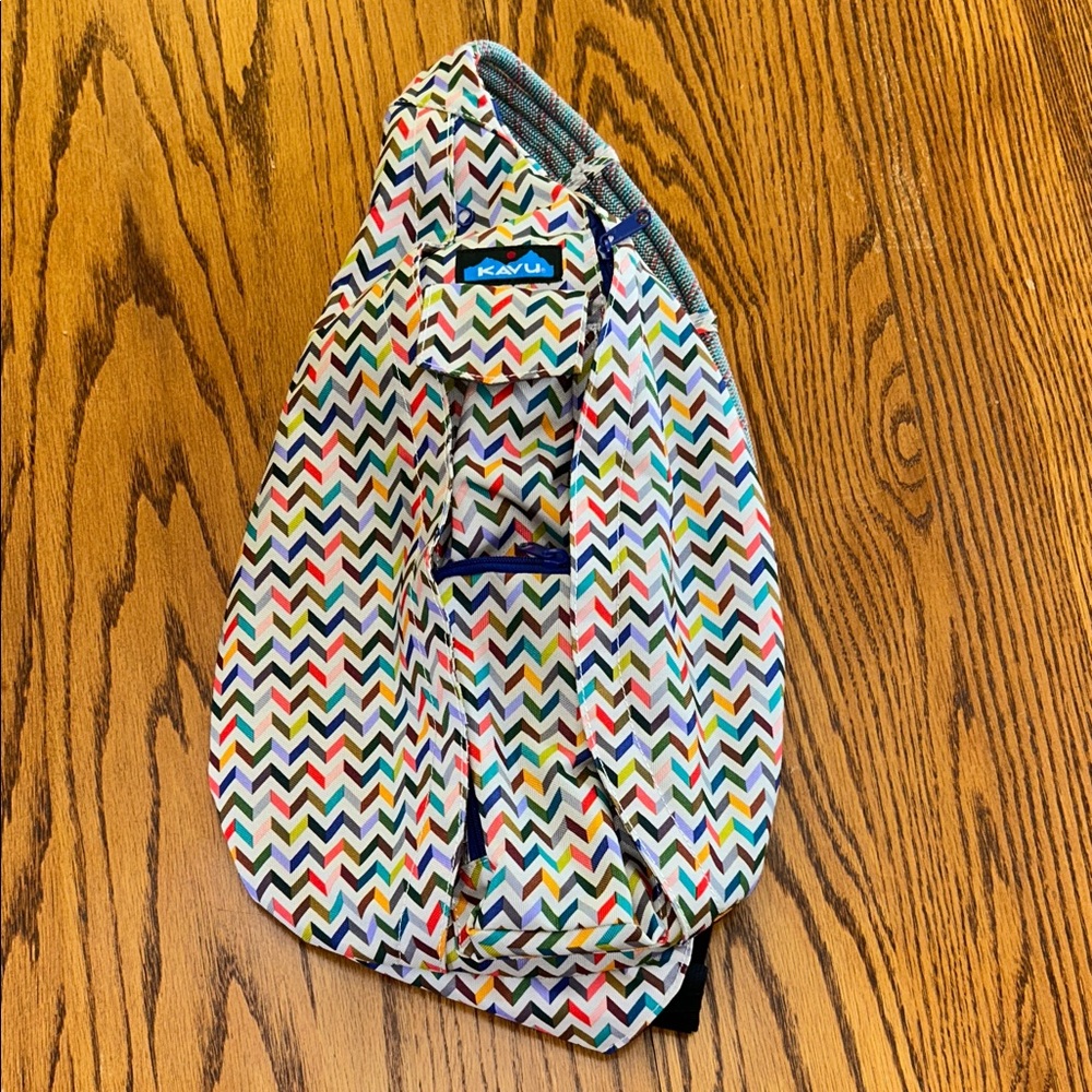 Kavu Multicolor Chevron Pattern Rope Sling Bag -EUC